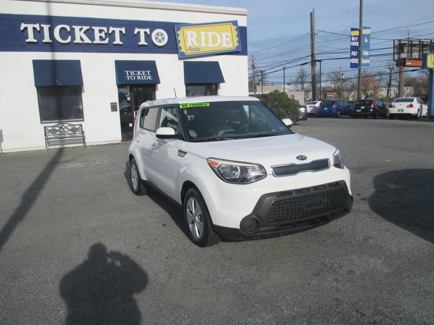 2015 WHITE Kia Soul Base (KNDJN2A23F7) with an 1.6L L4 DOHC 16V engine, located at 1254 Manheim Pike, Lancaster, PA, 17601, (717) 393-9133, 40.062870, -76.323273 - Photo#2